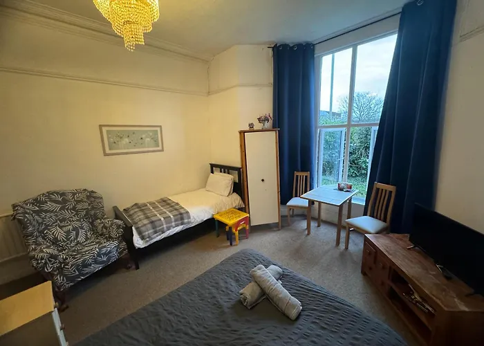 Ensuite Double Room, By Swansea University, Sketty, R2