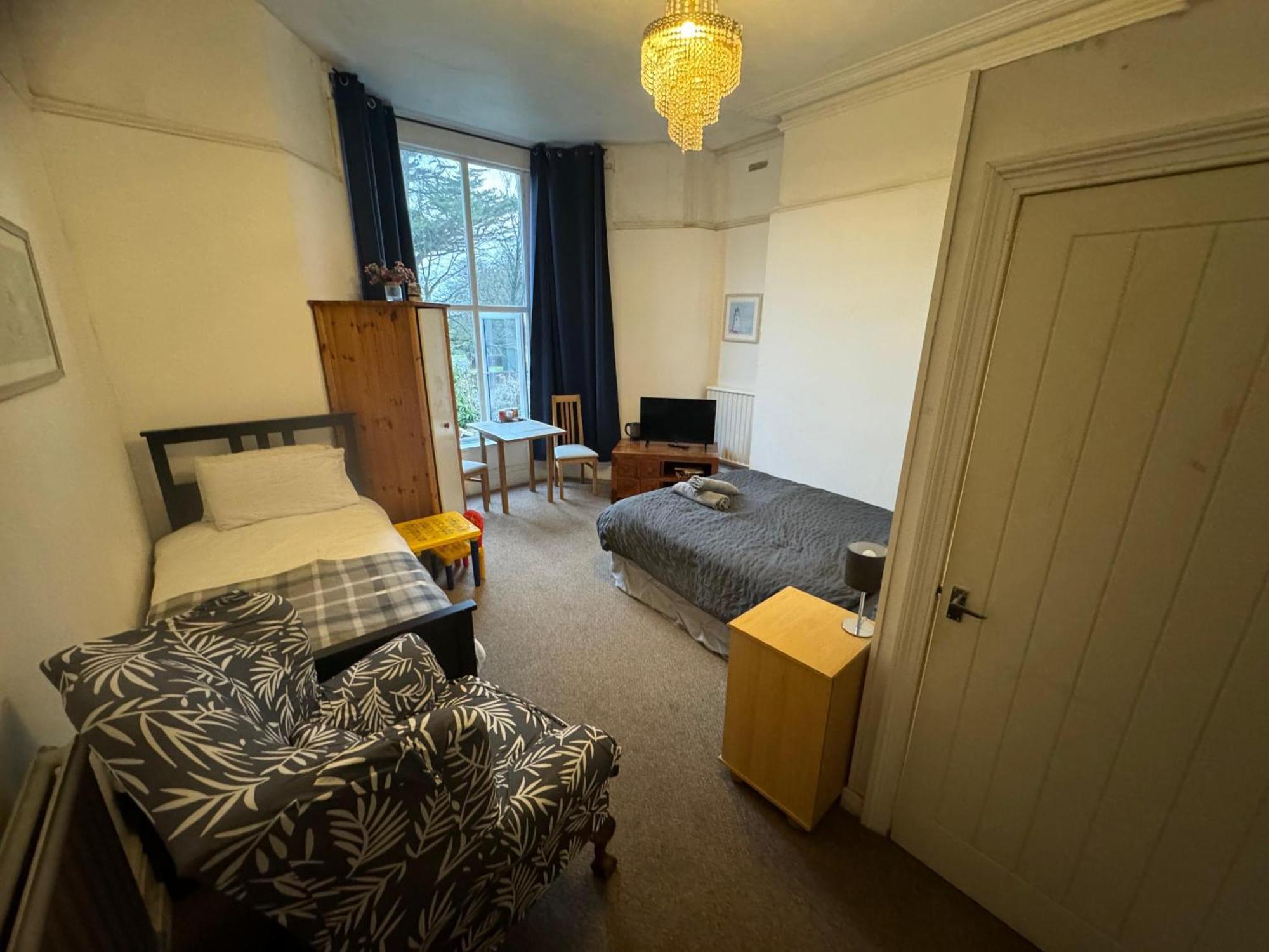 Ensuite Double Room, By University, Sketty, R2 Swansea